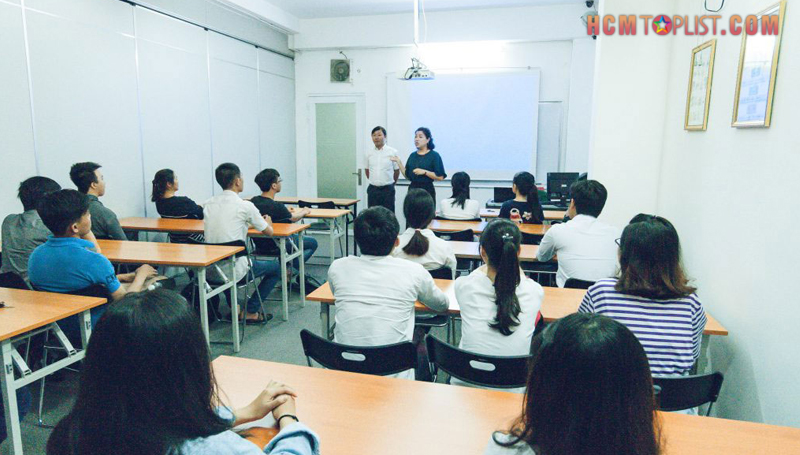 nhat-ngu-hikari-academy-hcmtoplist