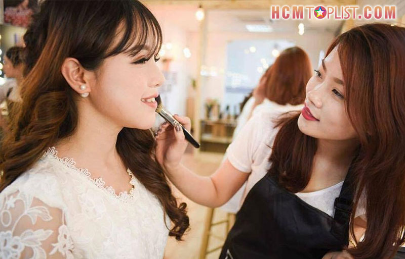 nhi-poli-makeup-hcmtoplist