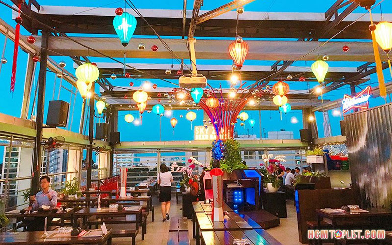 sky-zone-rooftop-beer-garden-hcmtoplist