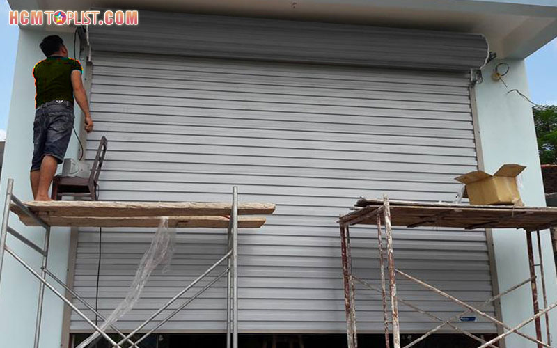 dia-chi-sua-chua-cua-cuon-quan-2-gia-tot-tran-ngoc-hcmtoplist