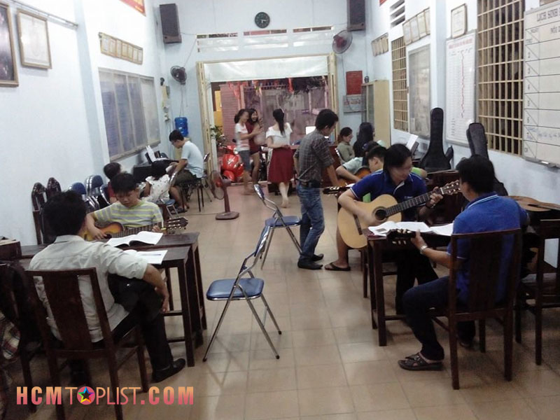 trung-tam-khuyen-nhac-hcmtoplist