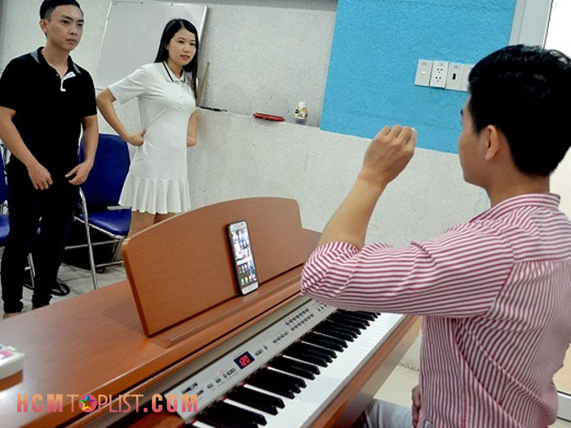 truong-dao-tao-ca-si-o-tphcm-suoi-nhac-hcmtoplist