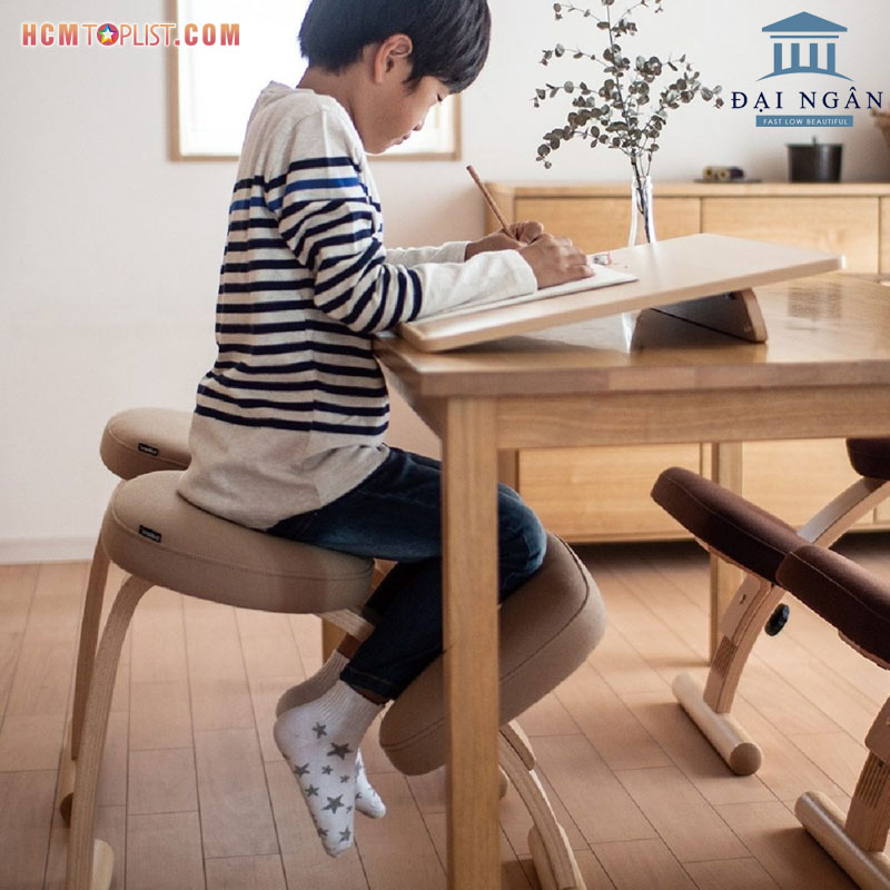 loi-ich-cua-ban-ghe-hoc-sinh-mang-den-hcmtoplist