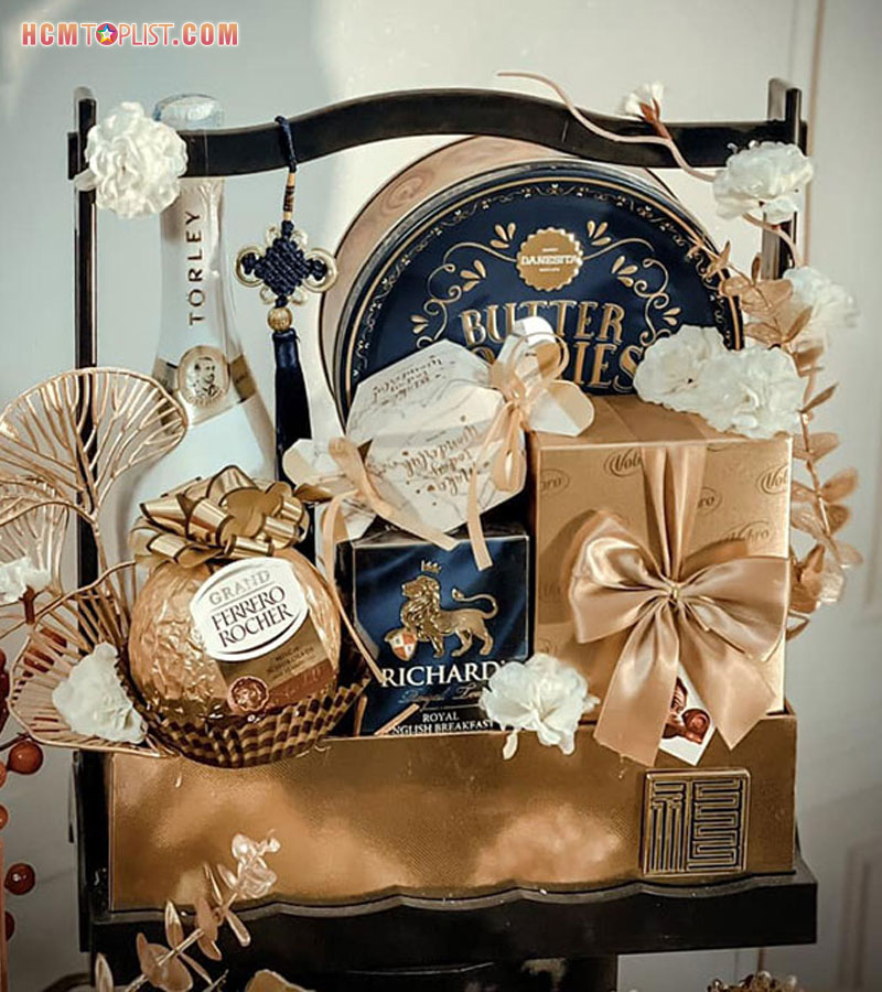 set-qua-tet-doanh-nghiep-theo-yeu-cau-cao-cap-duoc-danh-gia-cao-tai-royal-deli-hcmtoplist