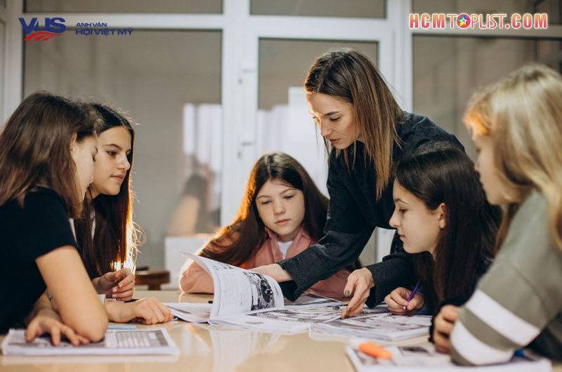 kham-pha-van-hoa-va-tinh-than-toan-cau-hcmtoplist