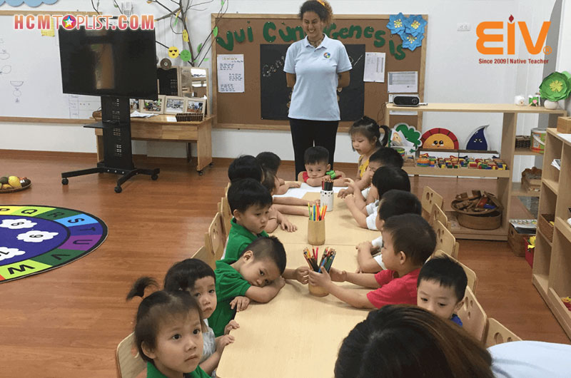 nhung-loi-ich-khi-dua-giao-vien-ban-ngu-tham-gia-vao-giang-day-hcmtoplist