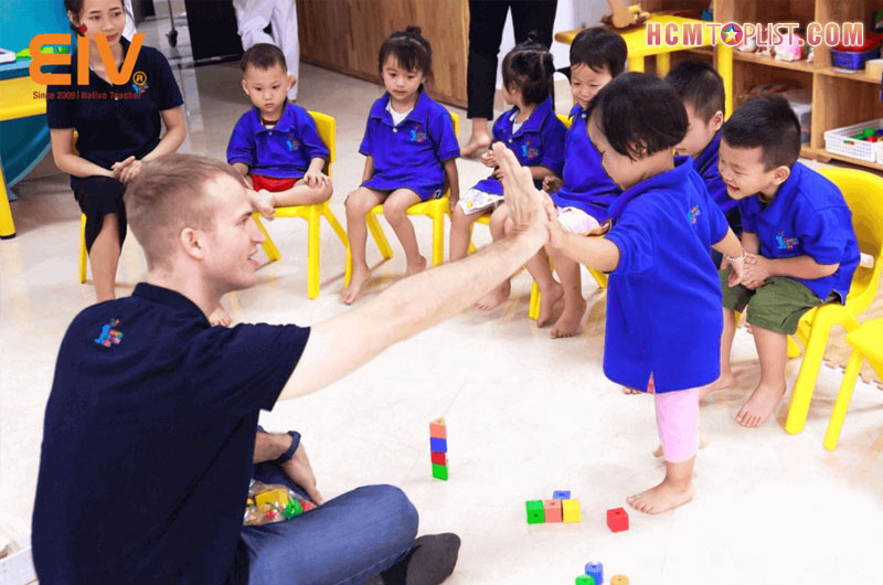 tai-sao-ban-nen-lua-chon-dich-vu-cung-cap-giao-vien-ban-ngu-tai-eiv-education-hcmtoplist