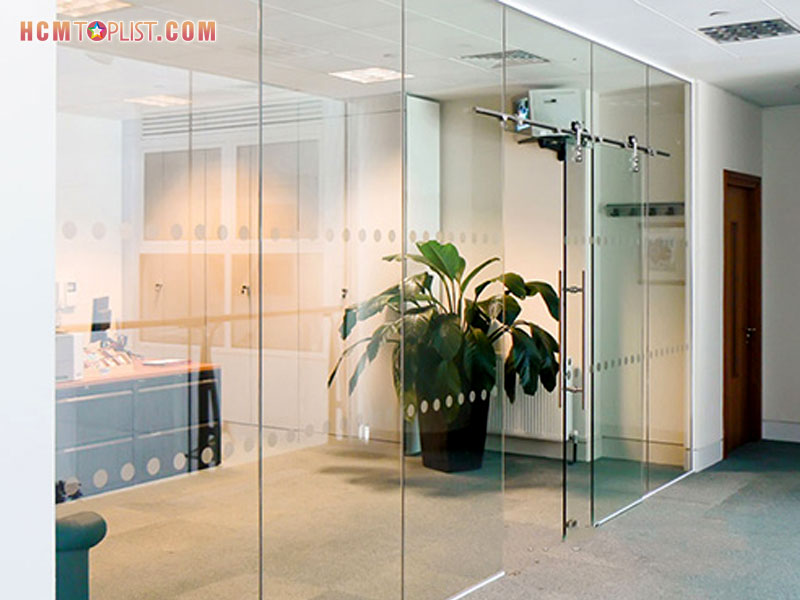 loi-the-noi-bat-cua-vach-kinh-cuong-luc-hcmtoplist-1